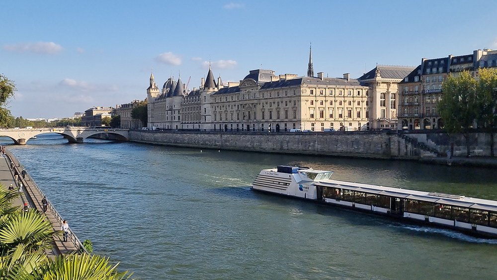 Vue sur la conciergerie à Paris