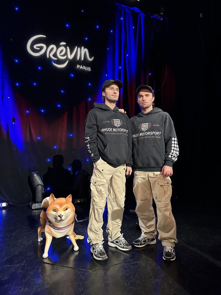 Squeezie et sa statue au musée Grévin