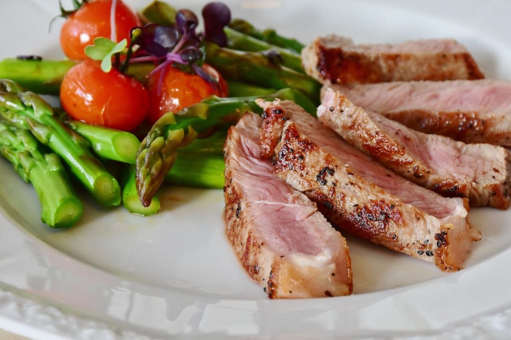 Plat avec asperges