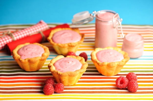 Cake with raspberry yogurt dessert