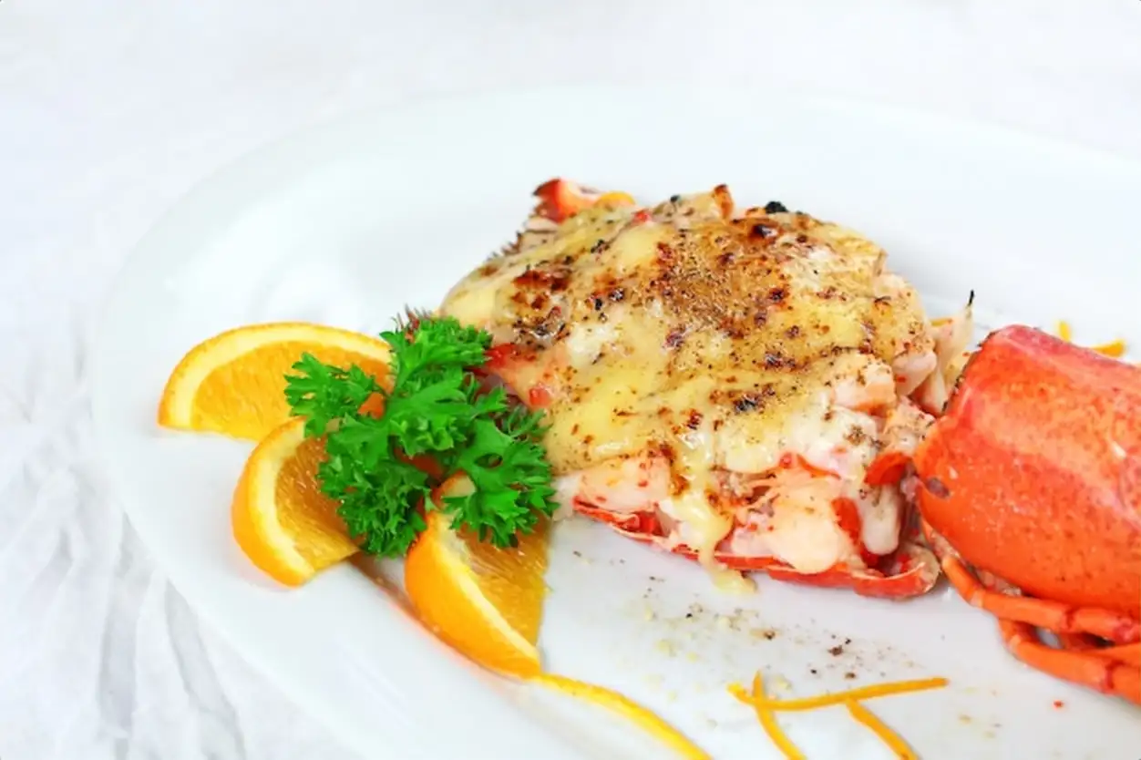 Baked lobster with cheese