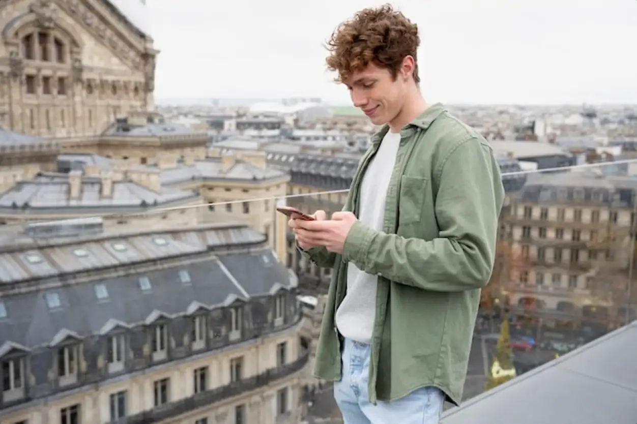 Medium shot guy holding smartphone