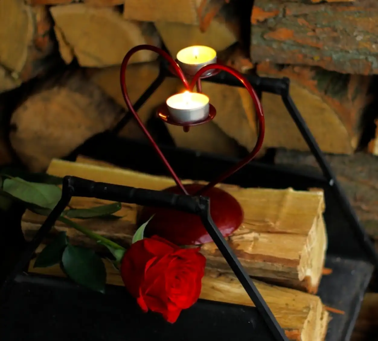 Tea light candles on heart shaped holder with red rose