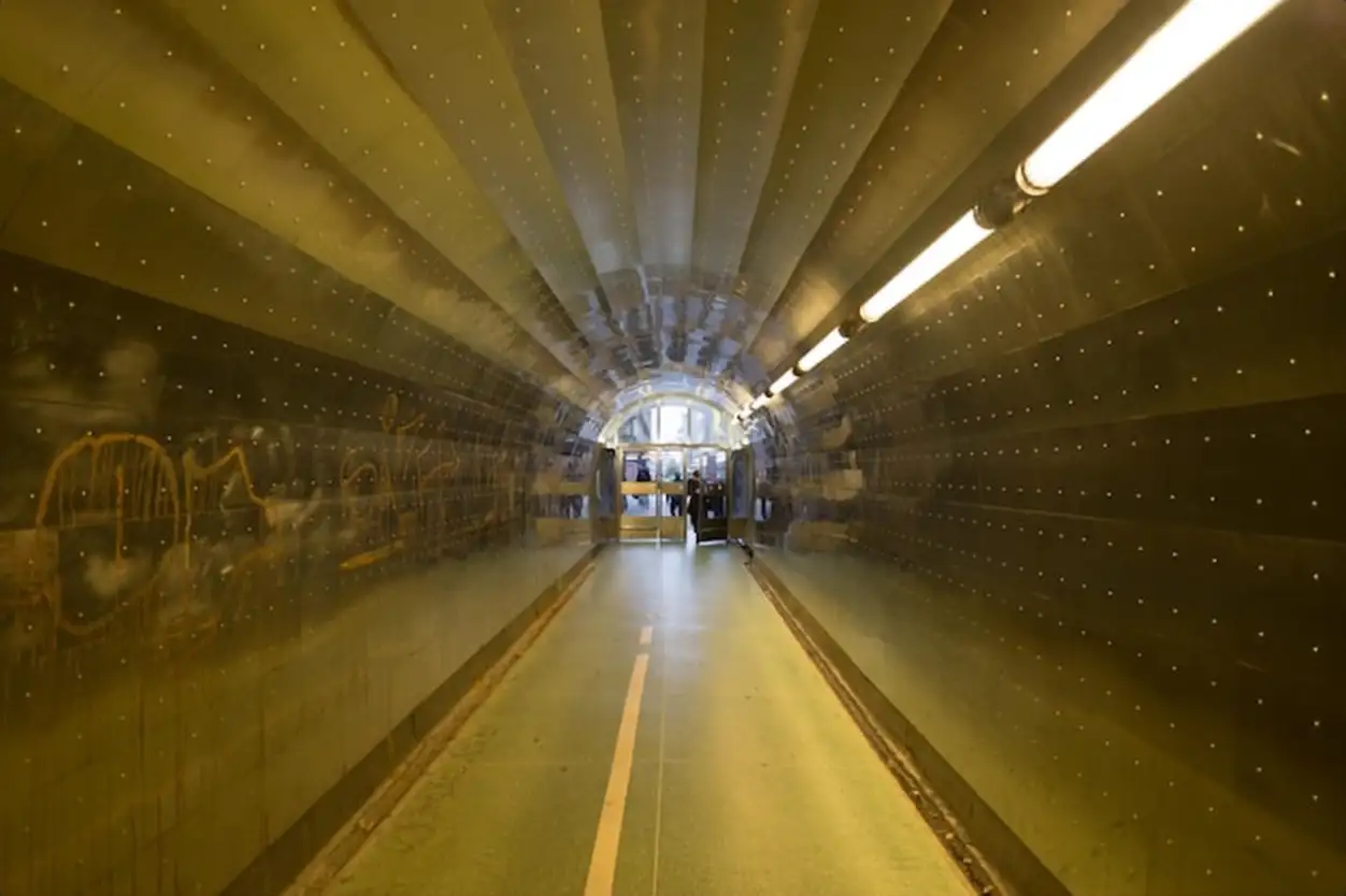 Illuminated tunnel