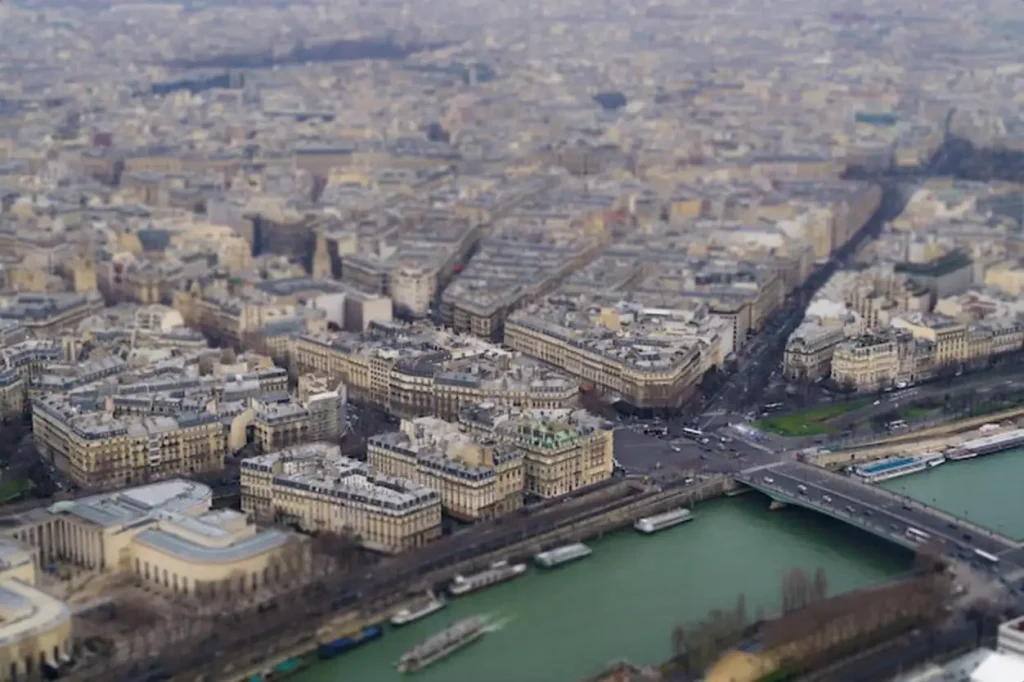 Tilt-shift image of buildings in city