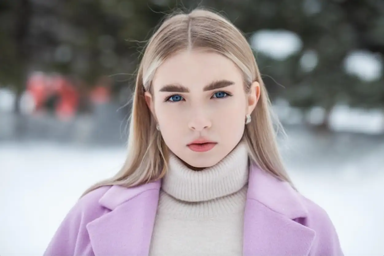 young beautiful brunette woman in winter park