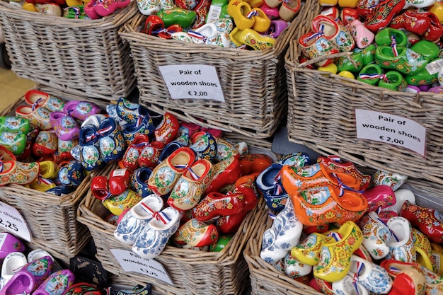 📍 Quel est le plus grand flea market in Paris ? Les Puces de Saint-Ouen, mon QG ultime