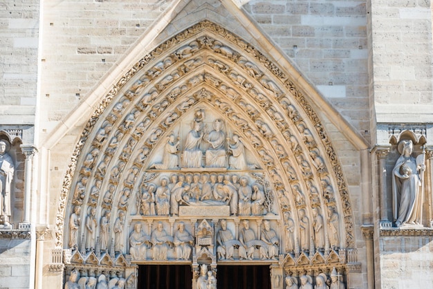 📍 Où se trouve la crypte archéologique de l'île de la Cité et comment y aller sans galère ?