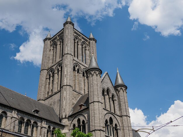 📍 Où se trouve l'église Saint-Eustache et comment y aller sans galère ?