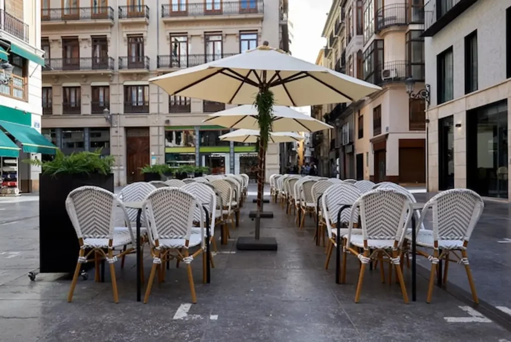 bistrot français banlieue paris terrasse