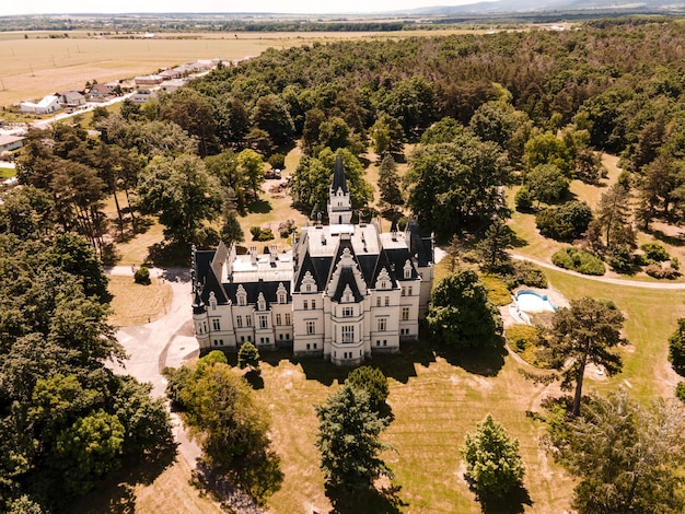 📍 Où se trouve le château d'Écouen et comment y aller facilement ?