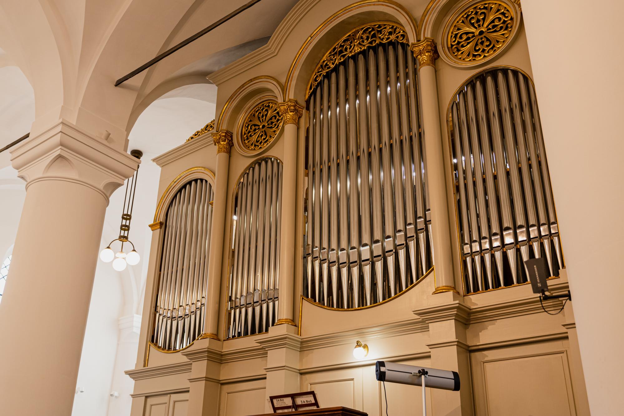 🎹 Pourquoi les orgues de Saint-Pierre-du-Gros-Caillou sont un trésor à entendre ?