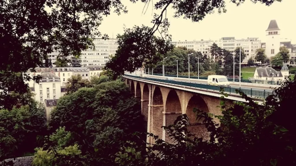 coulée verte paris viaduc arts verdure