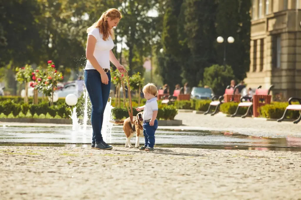 famille sortie parc paris enfants rire