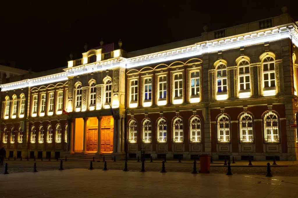 théâtre gymnase marie bell paris façade illuminée