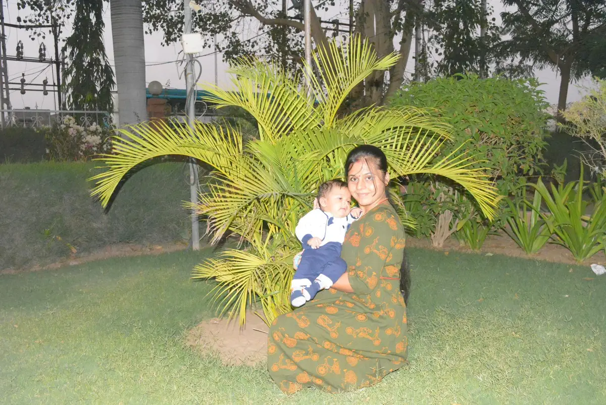 photo maeva ghennam maman : sa mère et sa vie privée