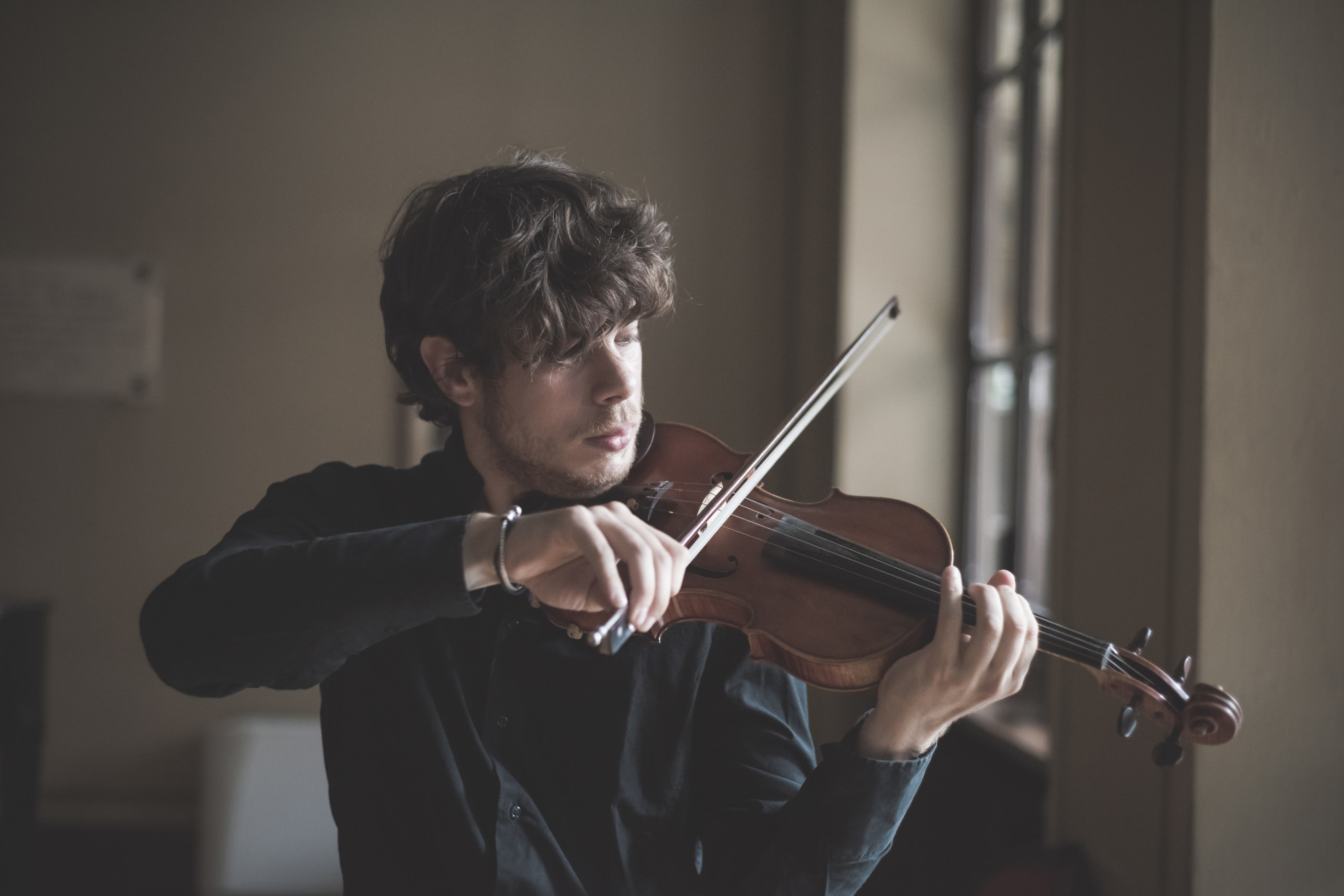 Nicholas Galitzine a-t-il été violoniste ?
