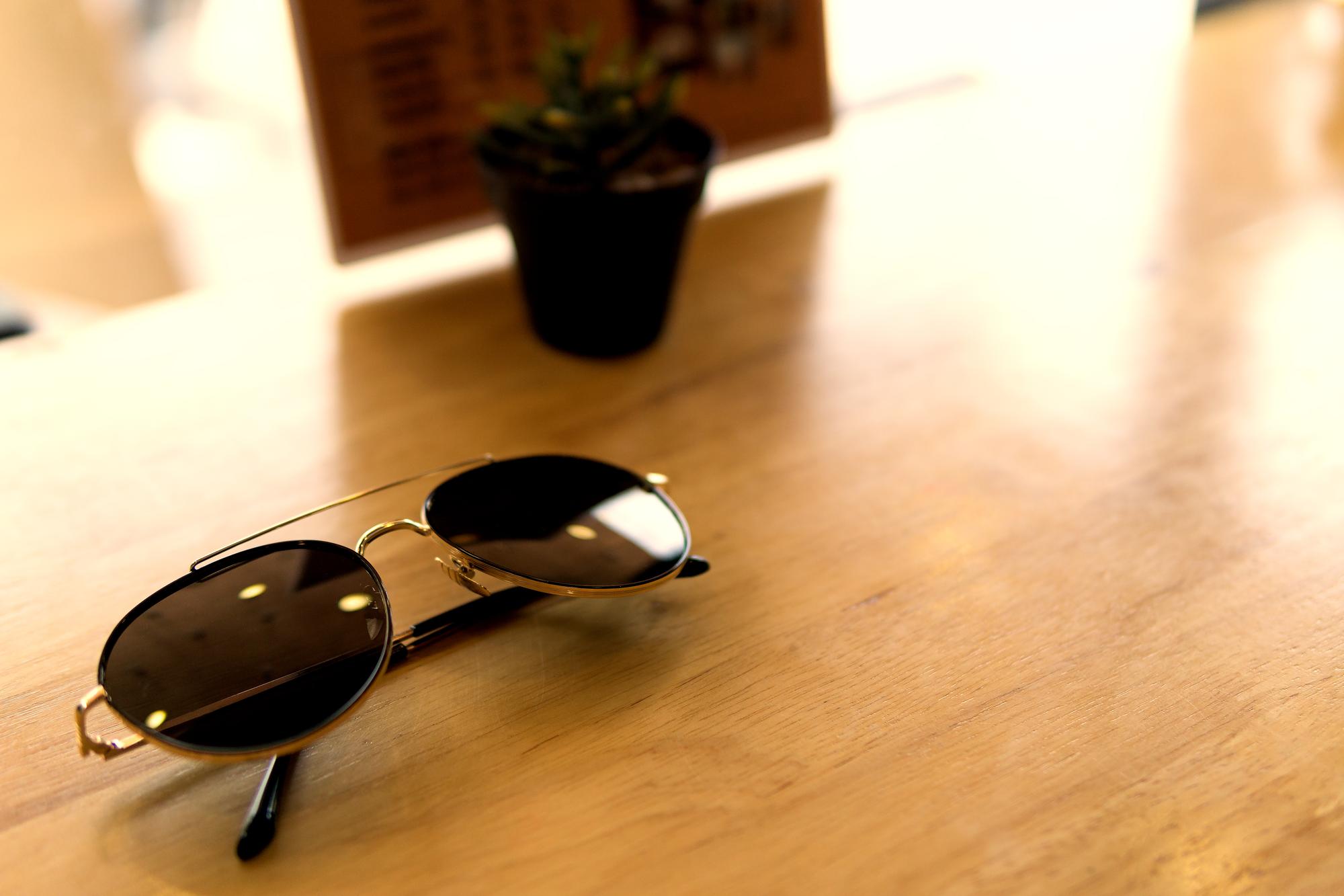 Pourquoi Gims porte-t-il toujours des lunettes de soleil ?